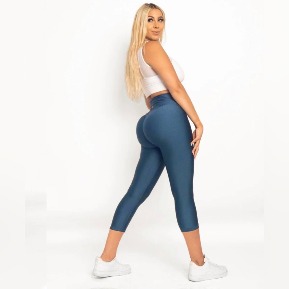 Obsession Shapewear Capri leggings (color Midnight)